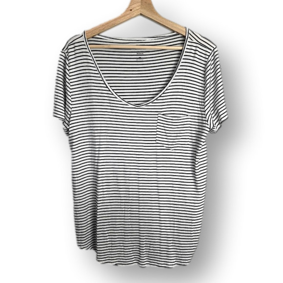 HOLLISTER Must Have Collection Scoop Top Front Pocket Horizontal Stripes Women's - Picture 1 of 7